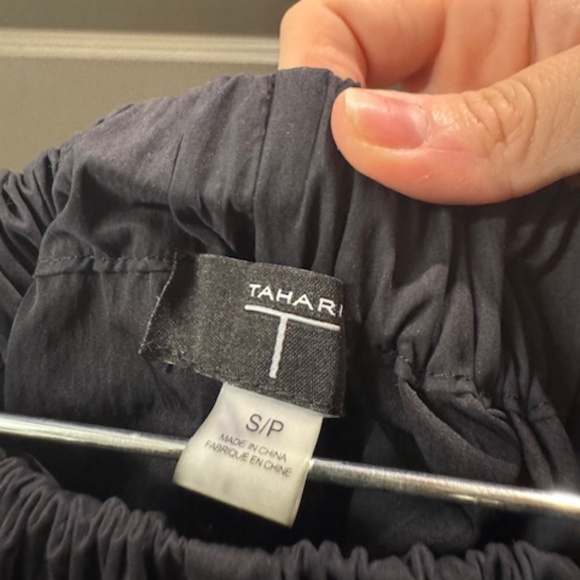 Tahari Black Midi Skirt – Women’s Size Small, Elastic Waist Lightweight Flow Ski - Picture 1 of 2